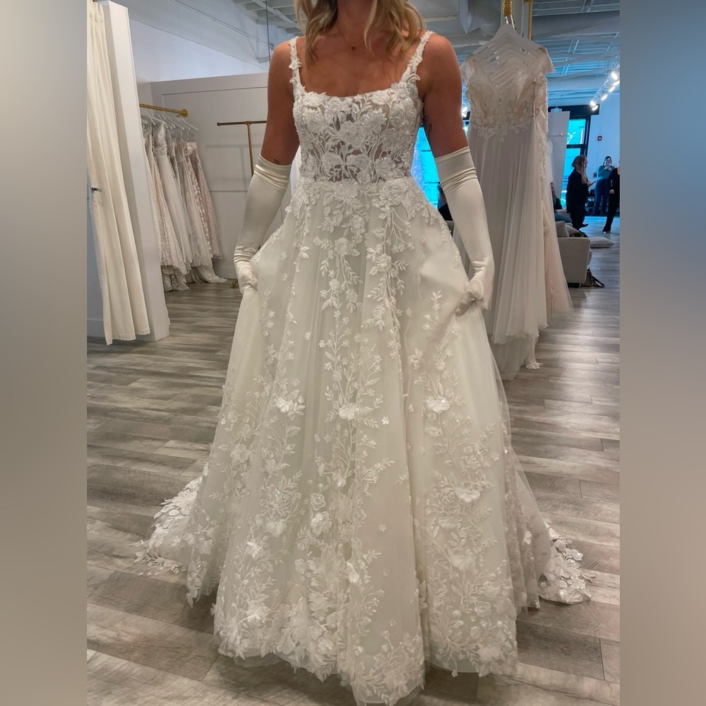 NWT - Martina Liana. 1244. Style 1244. Size 10
